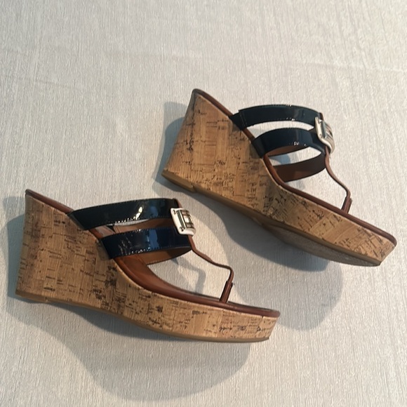 Tommy Hilfiger Women’s Wedges w/ Black Strap Size 9 Amazing condition - Picture 4 of 15
